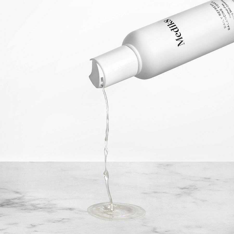 T Nicos, Esencias Y Peelings | MEDIK8 Daily Refresh Balancing Toner